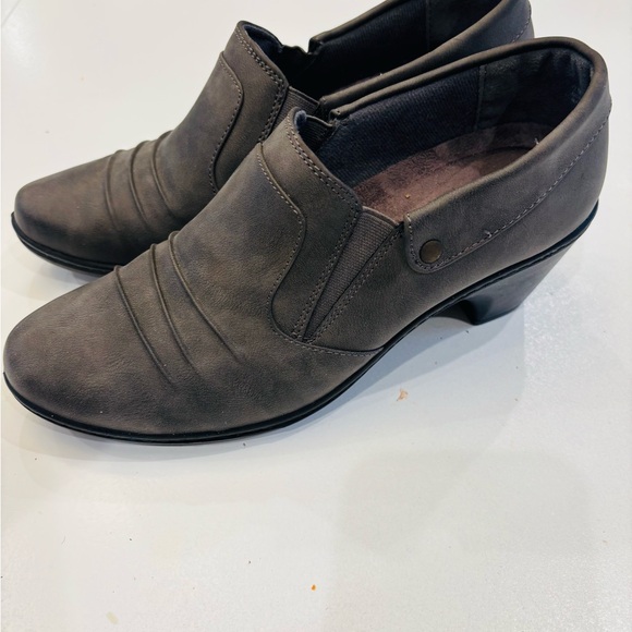 easy street Shoes - Easy Street Dark Gray Ankle Bootie slip on size 9
